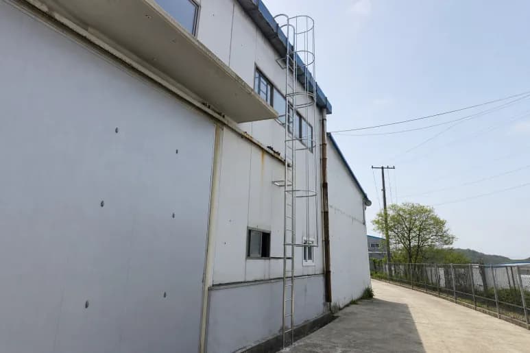 공장 외벽 안전사다리 설치 사례, STS304 건물외벽사다리 제작 시공 제작·시공 사진